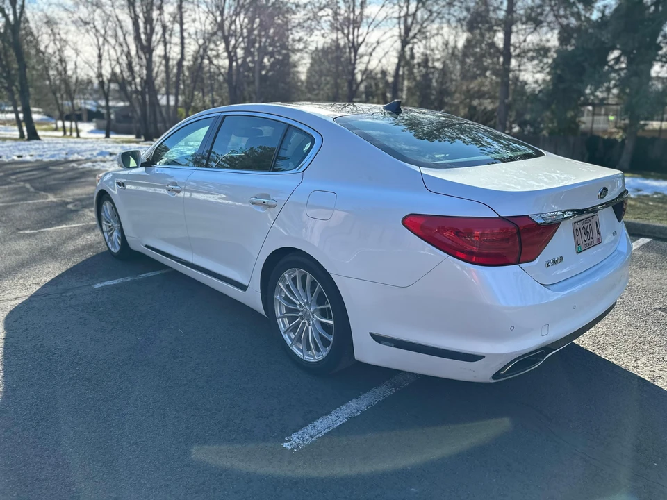 2015 Kia K900 - Image 10 of 31
