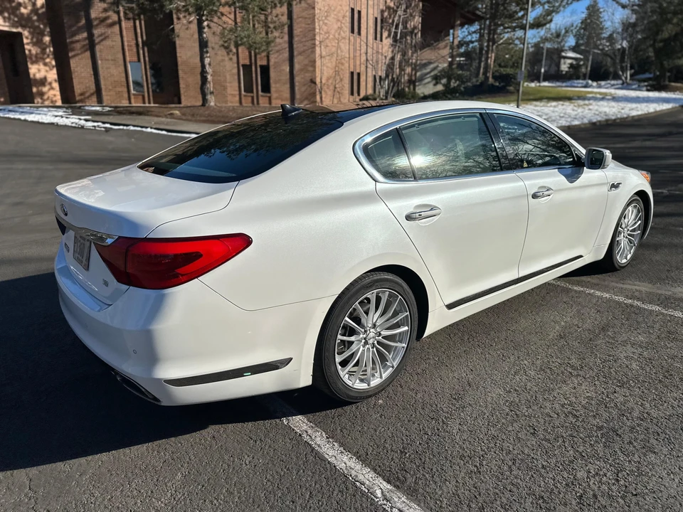 2015 Kia K900 - Image 14 of 31