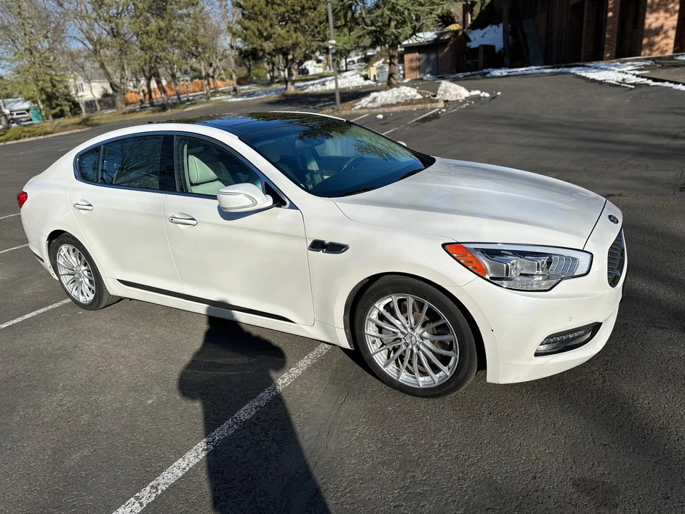 2015 Kia K900 - Image 16 of 31
