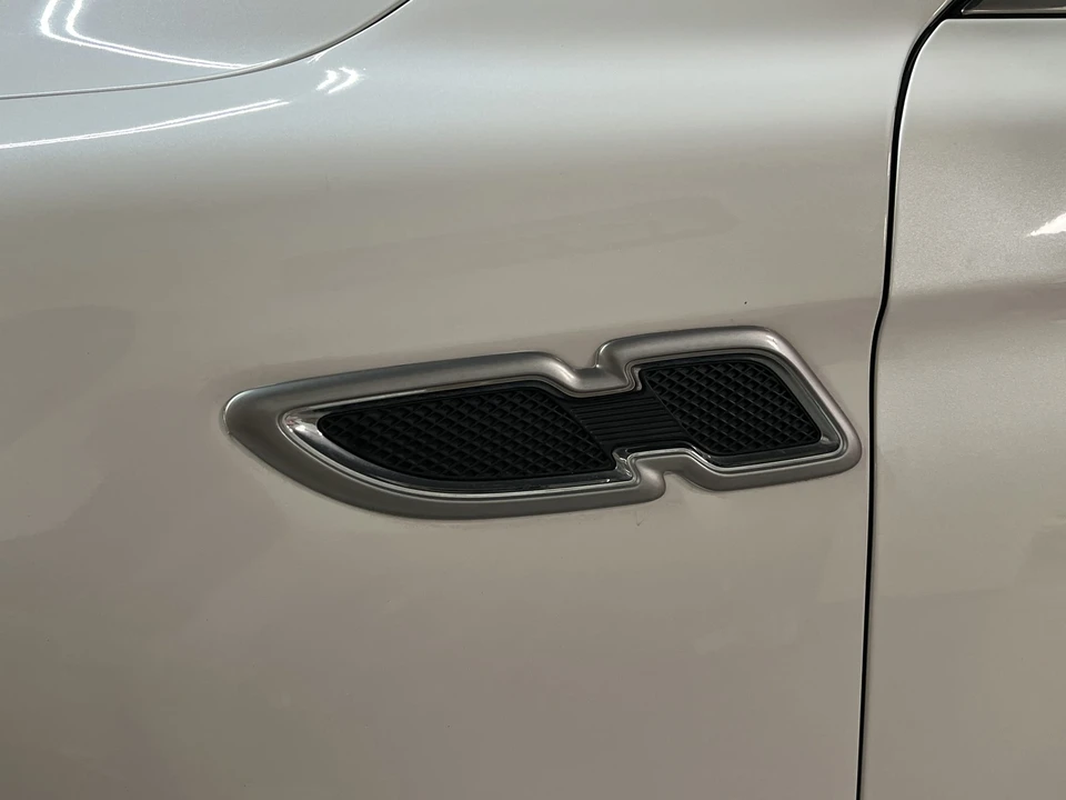 2015 Kia K900 - Image 24 of 31