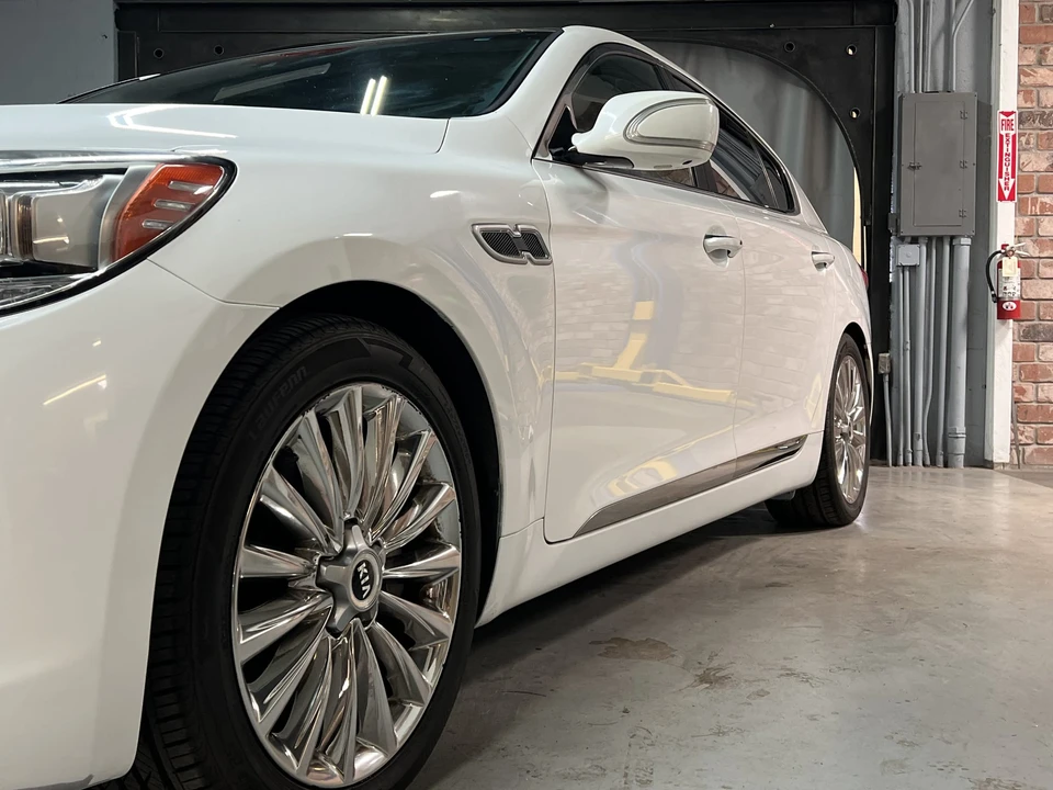 2015 Kia K900 - Image 23 of 31