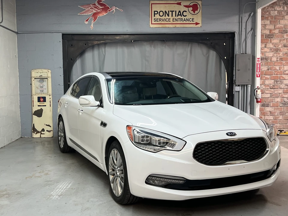 2015 Kia K900 - Image 9 of 31