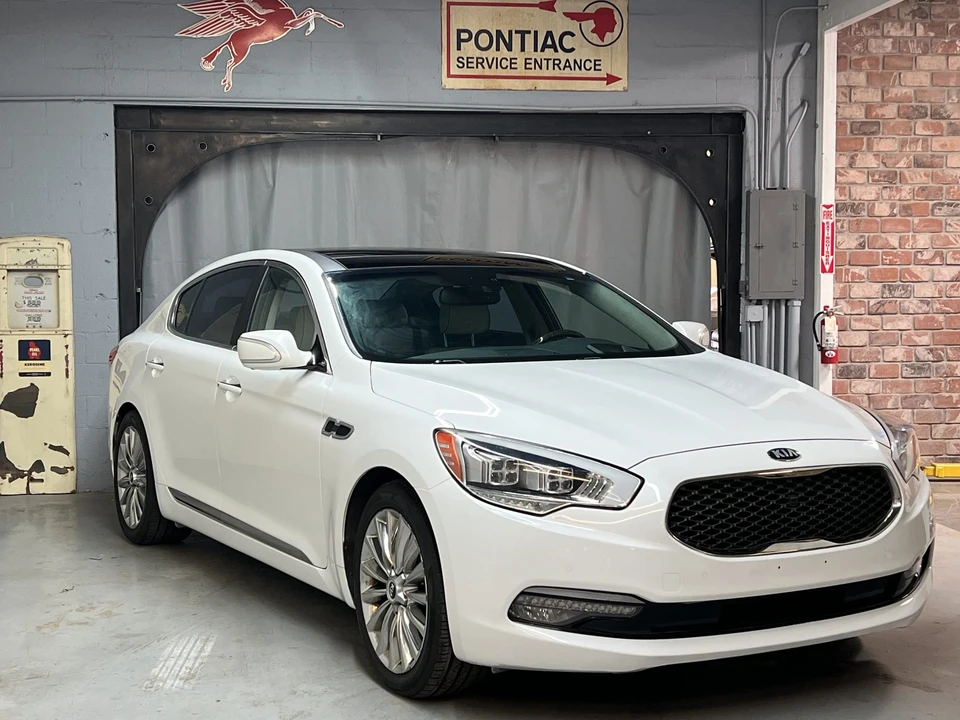 2015 Kia K900 - Image 10 of 31