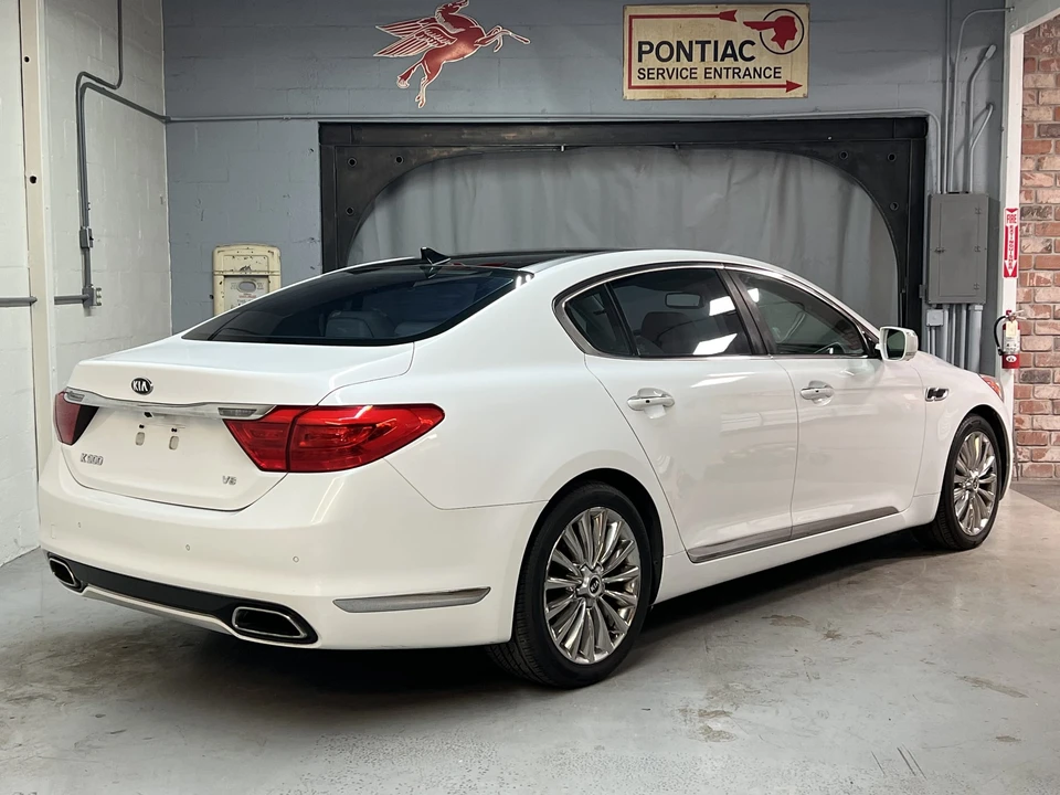 2015 Kia K900 - Image 12 of 31