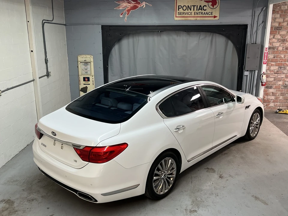2015 Kia K900 - Image 13 of 31