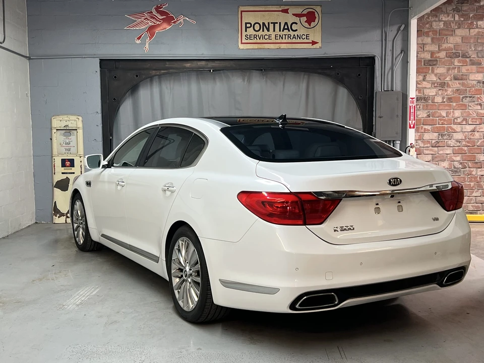2015 Kia K900 - Image 15 of 31
