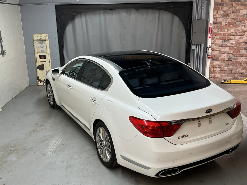 2015 Kia K900 - Image 16 of 31
