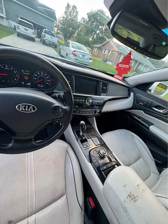 2015 Kia K900 - Image 8 of 17