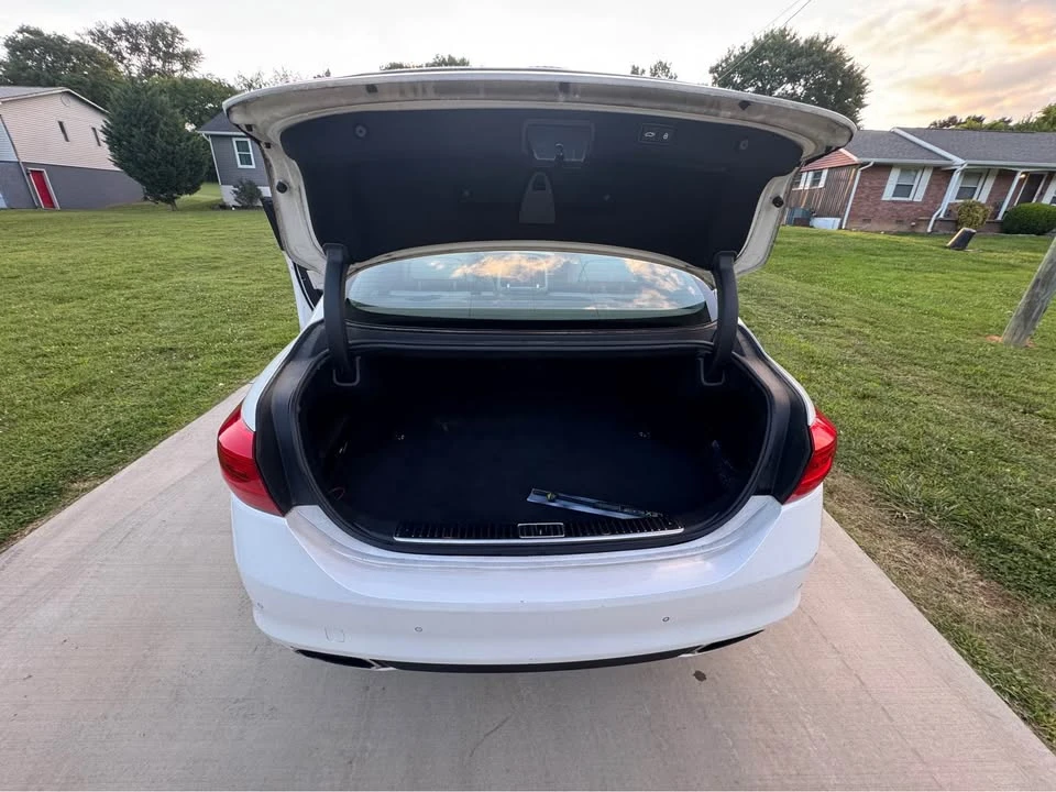 2015 Kia K900 - Image 12 of 17