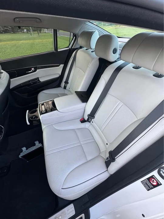 2015 Kia K900 - Image 9 of 17