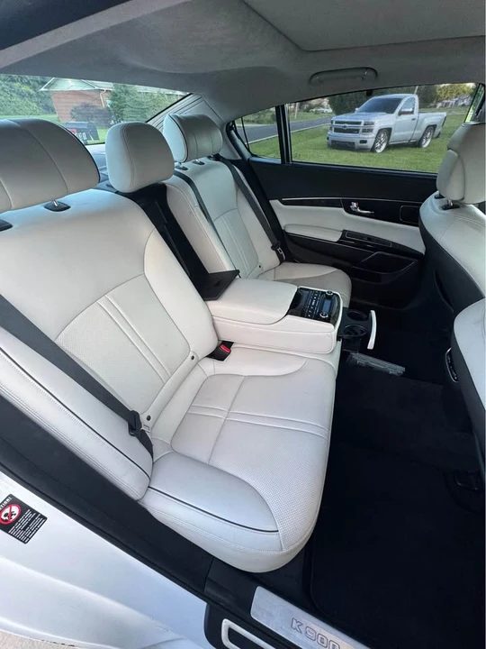 2015 Kia K900 - Image 14 of 17