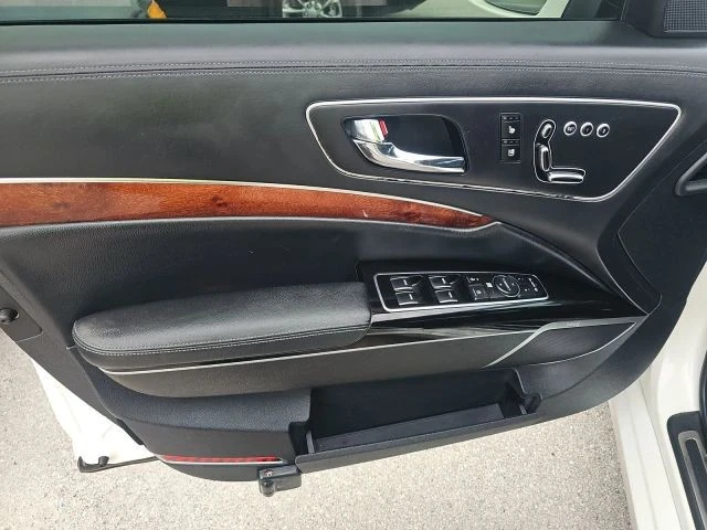 2015 Kia K900 - Image 12 of 14