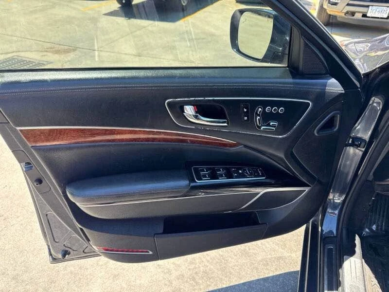 2015 Kia K900 - Image 10 of 20