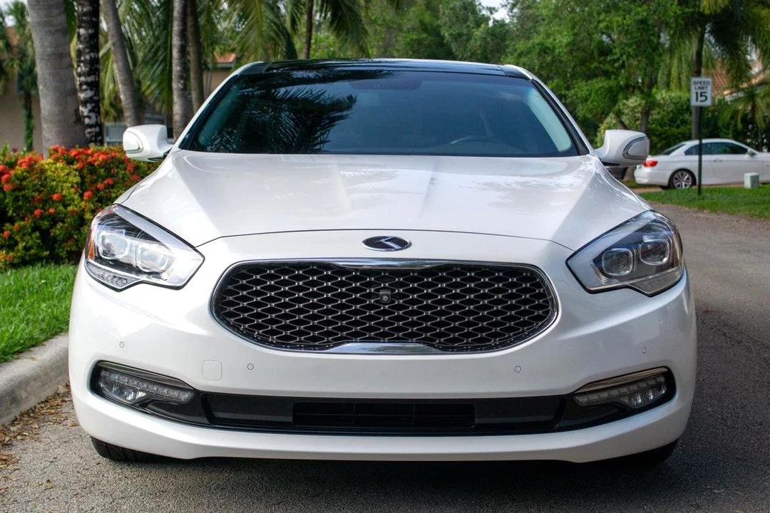 2015 Kia K900 - Image 2 of 31
