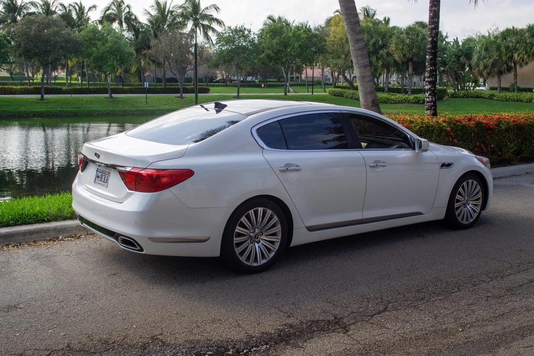 2015 Kia K900 - Image 24 of 31