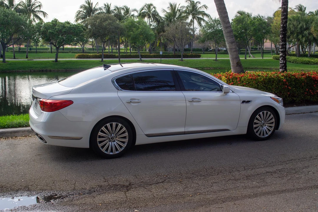2015 Kia K900 - Image 26 of 31