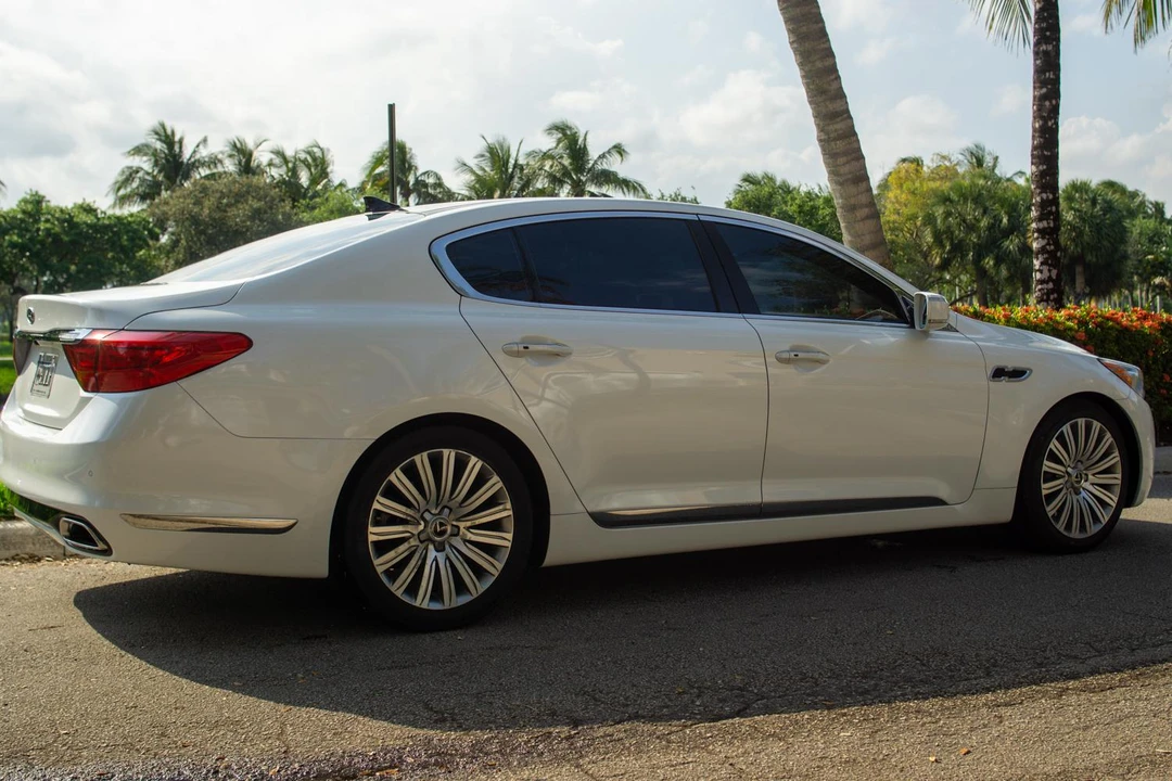 2015 Kia K900 - Image 25 of 31