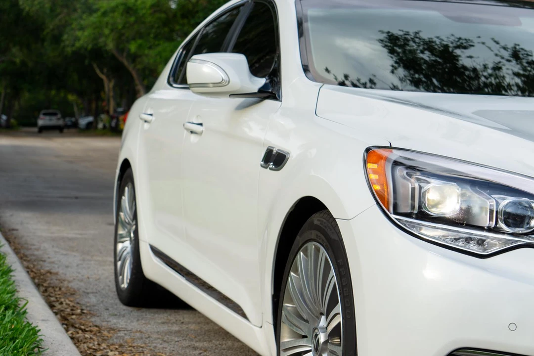 2015 Kia K900 - Image 29 of 31