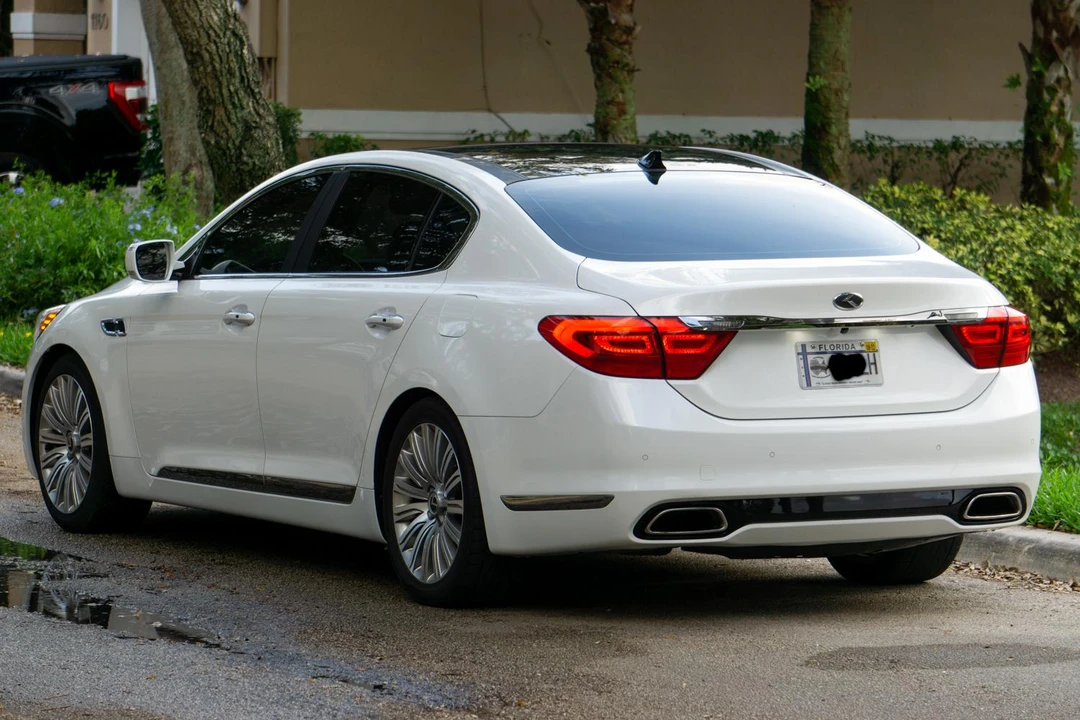 2015 Kia K900 - Image 18 of 31