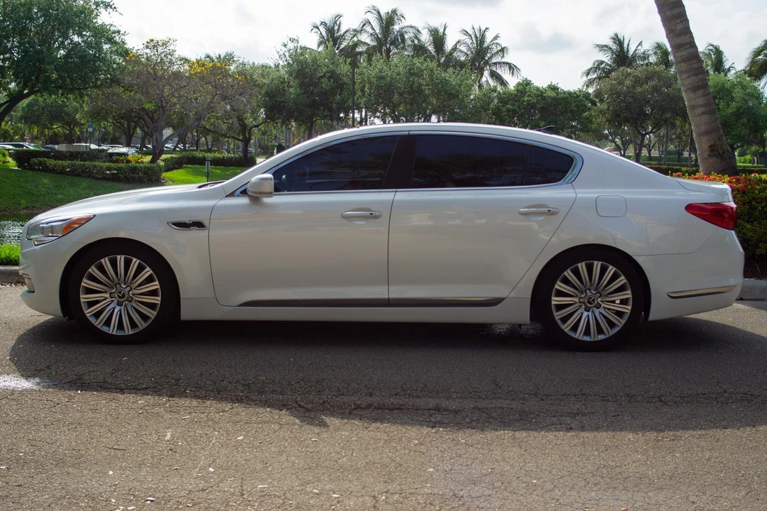 2015 Kia K900 - Image 14 of 31