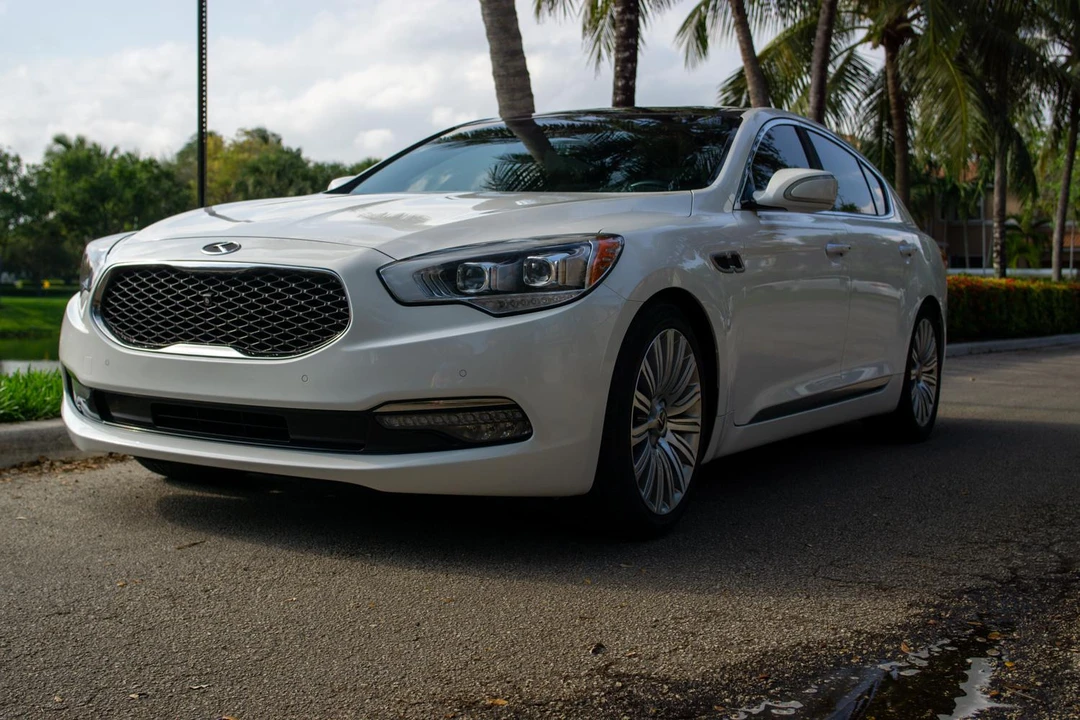 2015 Kia K900 - Image 10 of 31