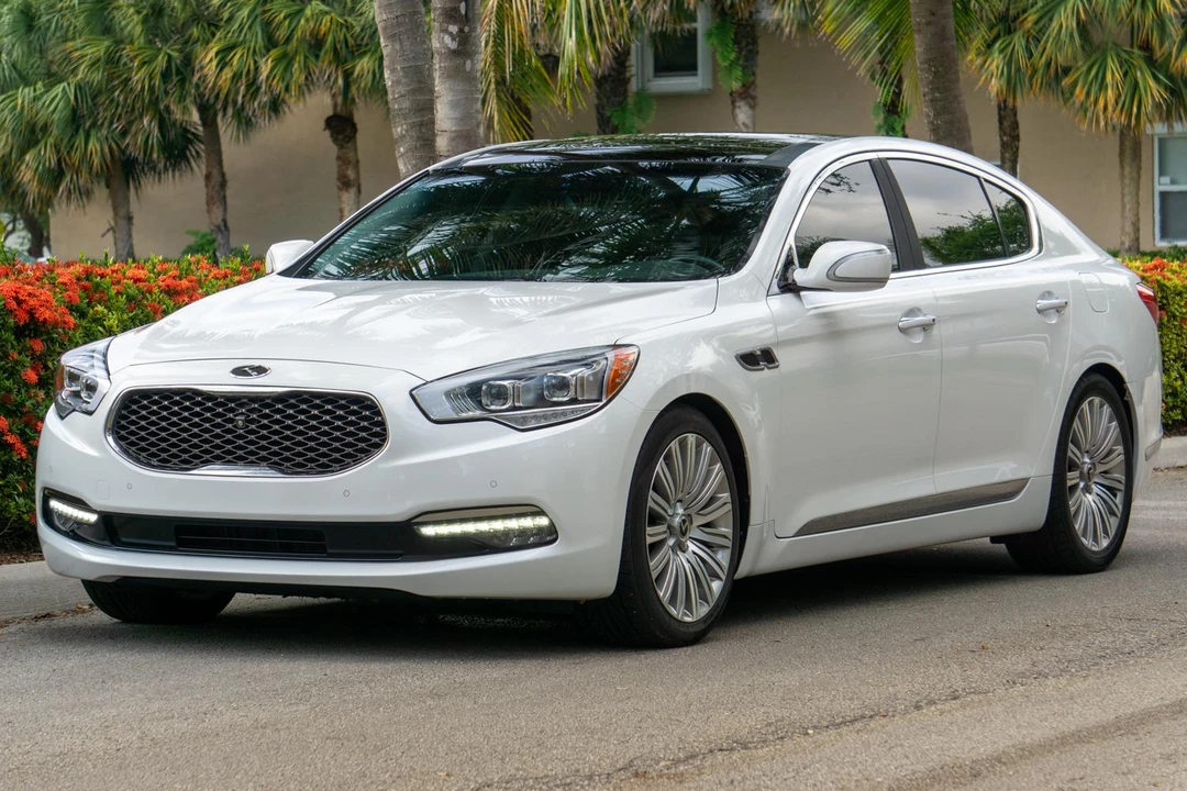 2015 Kia K900 - Image 9 of 31