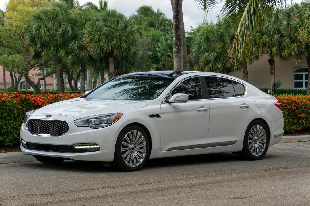 2015 Kia K900 - Image 12 of 31