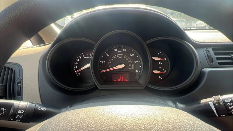 2015 Kia Rio - Image 11 of 12