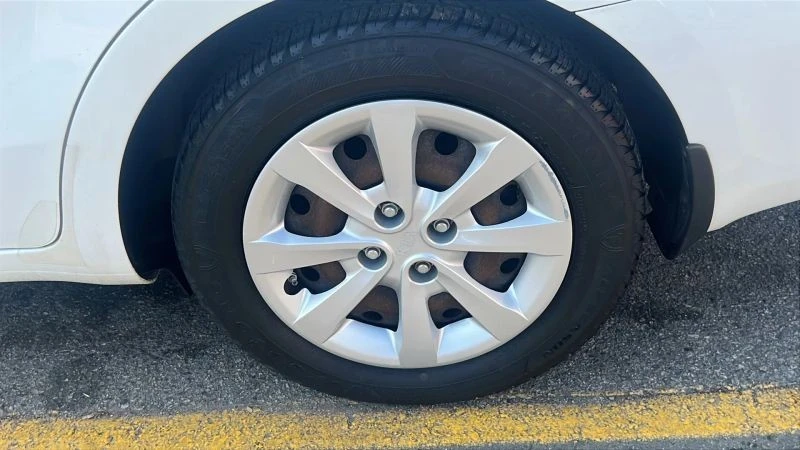 2015 Kia Rio - Image 10 of 12