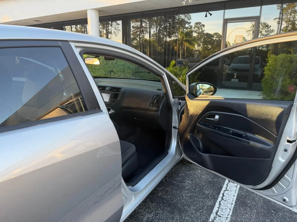 2015 Kia Rio - Image 7 of 11