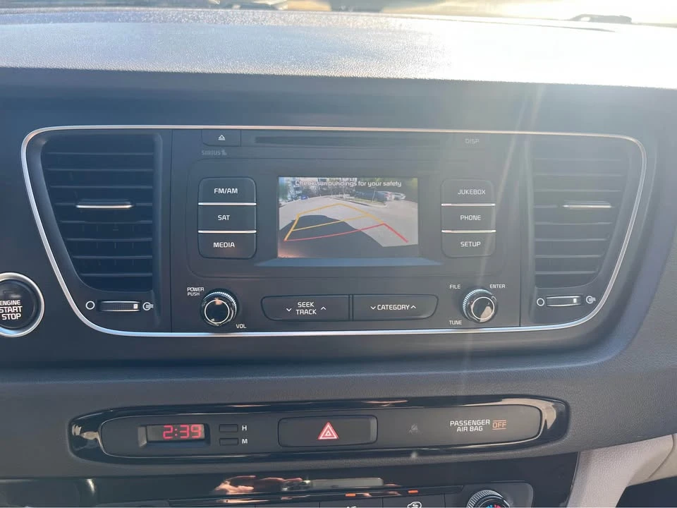 2015 Kia Carnival - Image 10 of 10