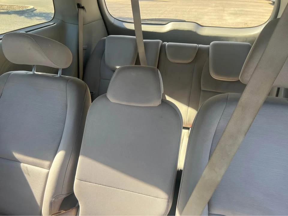 2015 Kia Carnival - Image 6 of 10