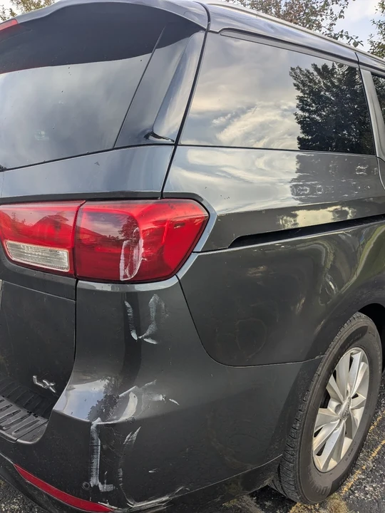 2015 Kia Carnival - Image 7 of 20