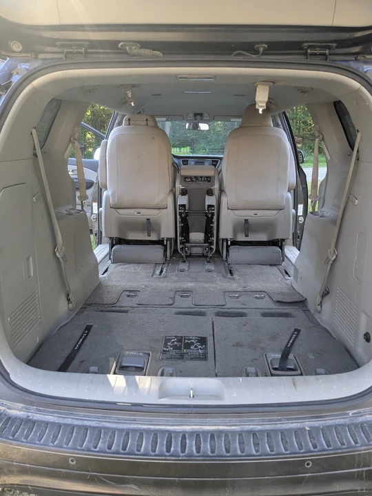 2015 Kia Carnival - Image 16 of 20