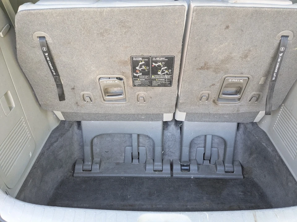 2015 Kia Carnival - Image 17 of 20