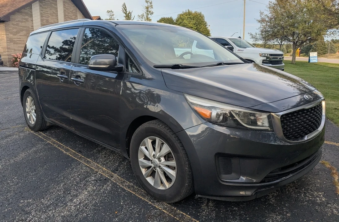 2015 Kia Carnival - Image 2 of 20