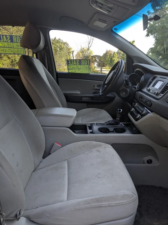 2015 Kia Carnival - Image 14 of 20