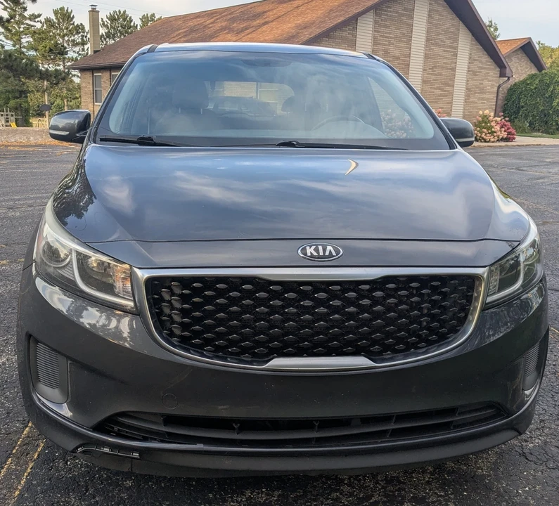 2015 Kia Carnival - Image 3 of 20