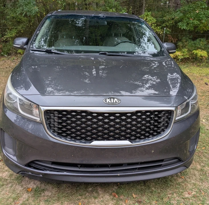 2015 Kia Carnival - Image 11 of 20