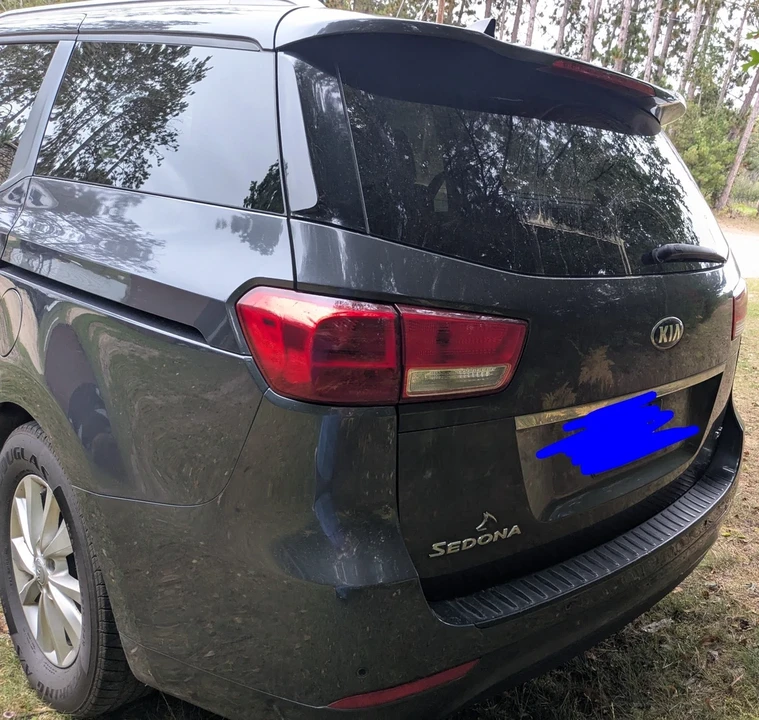 2015 Kia Carnival - Image 12 of 20