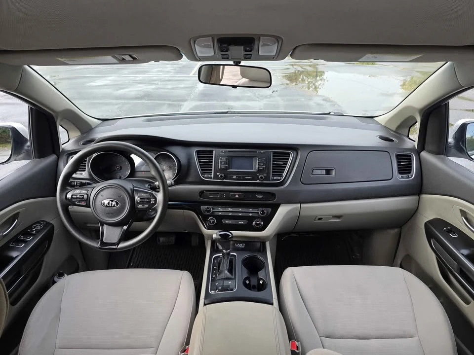 2015 Kia Carnival - Image 7 of 12