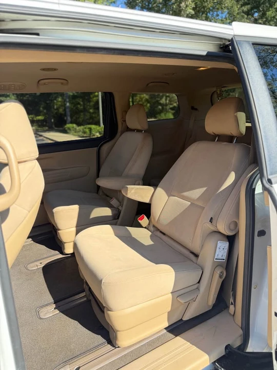 2015 Kia Carnival - Image 12 of 17