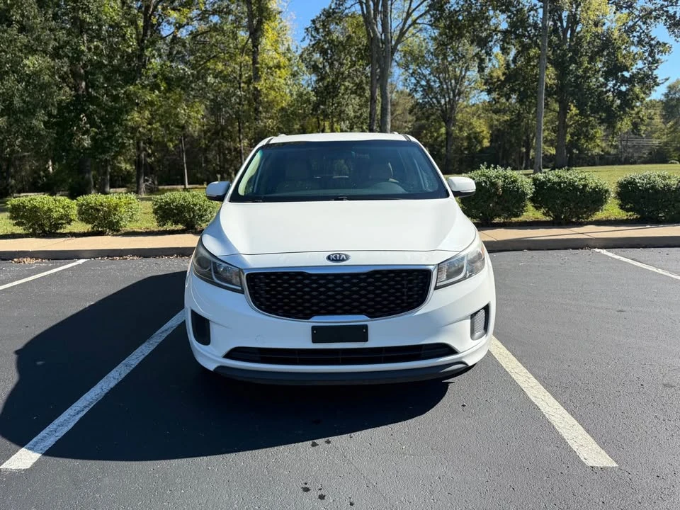 2015 Kia Carnival - Image 2 of 17