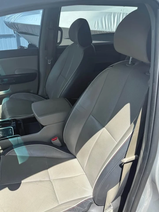 2015 Kia Carnival - Image 3 of 6