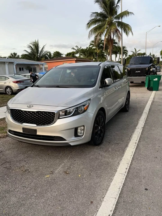 2015 Kia Carnival - Image 2 of 6
