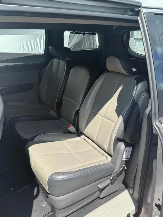 2015 Kia Carnival - Image 4 of 6