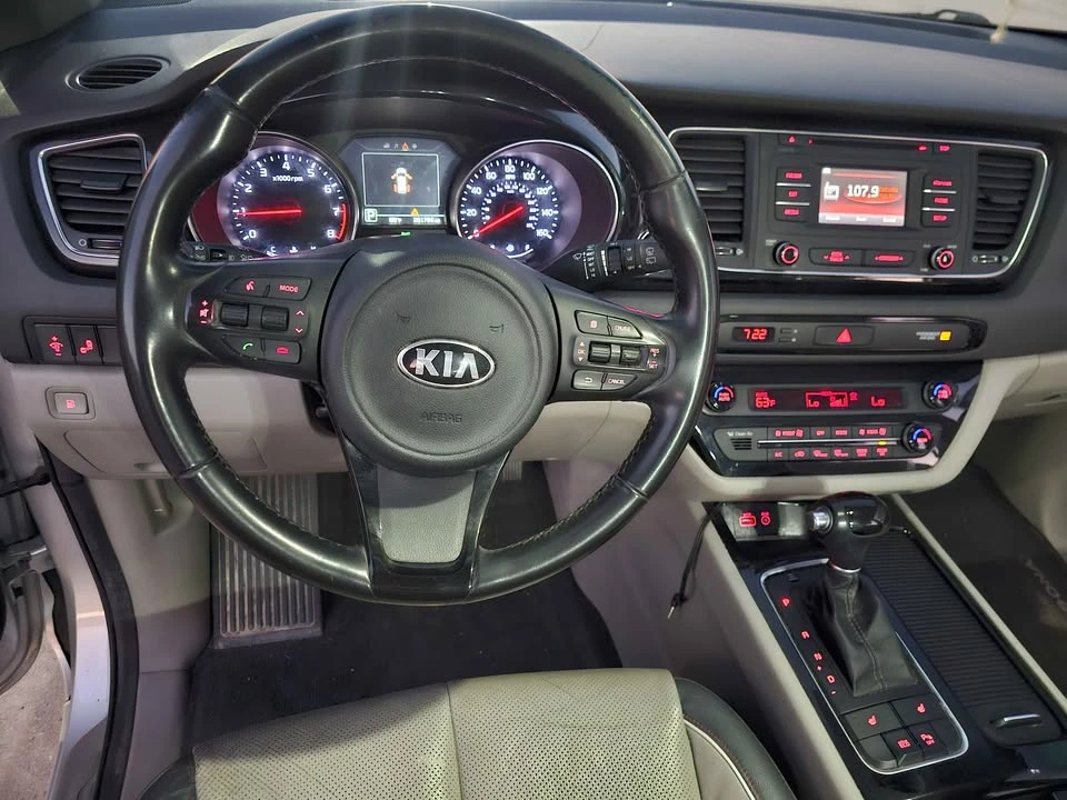 2015 Kia Carnival - Image 9 of 13