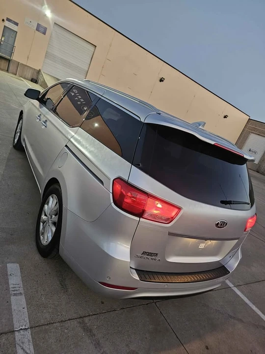 2015 Kia Carnival - Image 5 of 13
