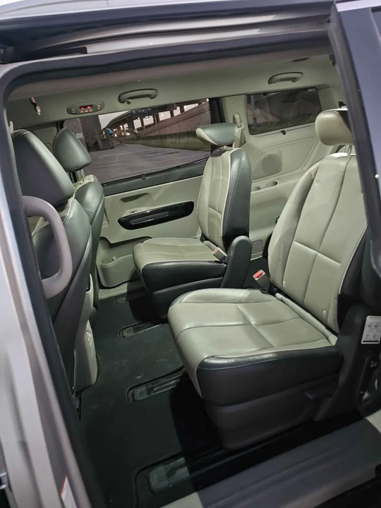2015 Kia Carnival - Image 11 of 13