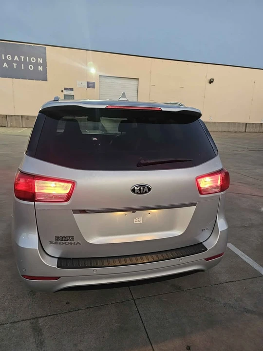 2015 Kia Carnival - Image 7 of 13